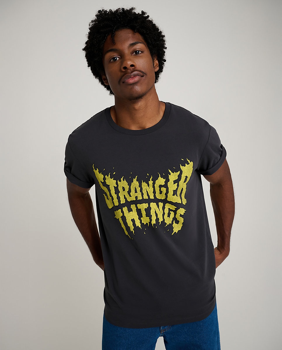 Wrangler|| X Stranger Things ™ Camiseta de hombre Negra de manga corta