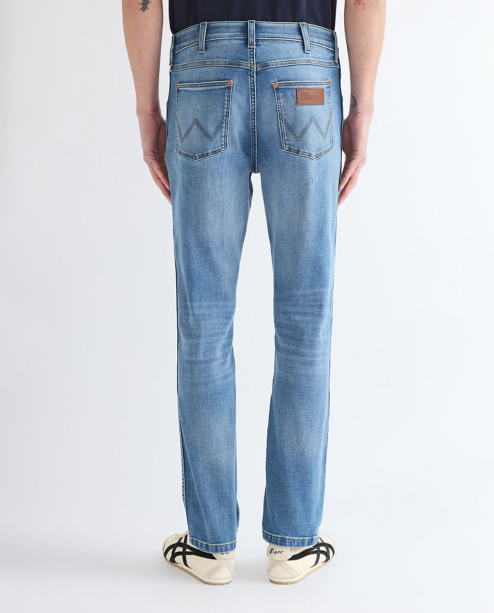 Vaqueros larston de hombre con corte ajustado en el muslo y tiro medio. - Wrangler - Azul Azul-3