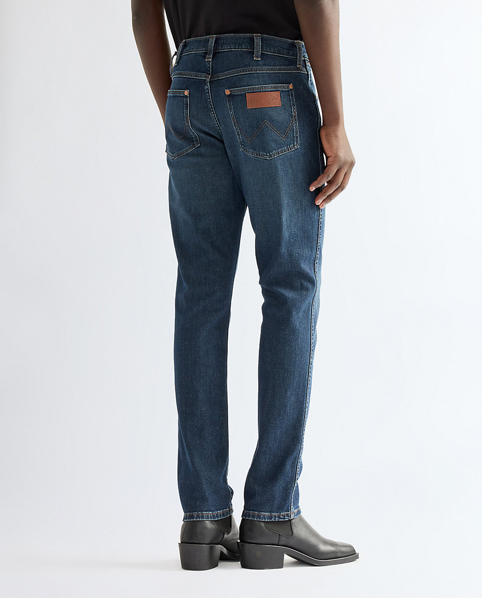 Imagen 3 de Vaqueros larston de hombre con corte ajustado en el muslo y tiro medio. - Wrangler - Azul Azul