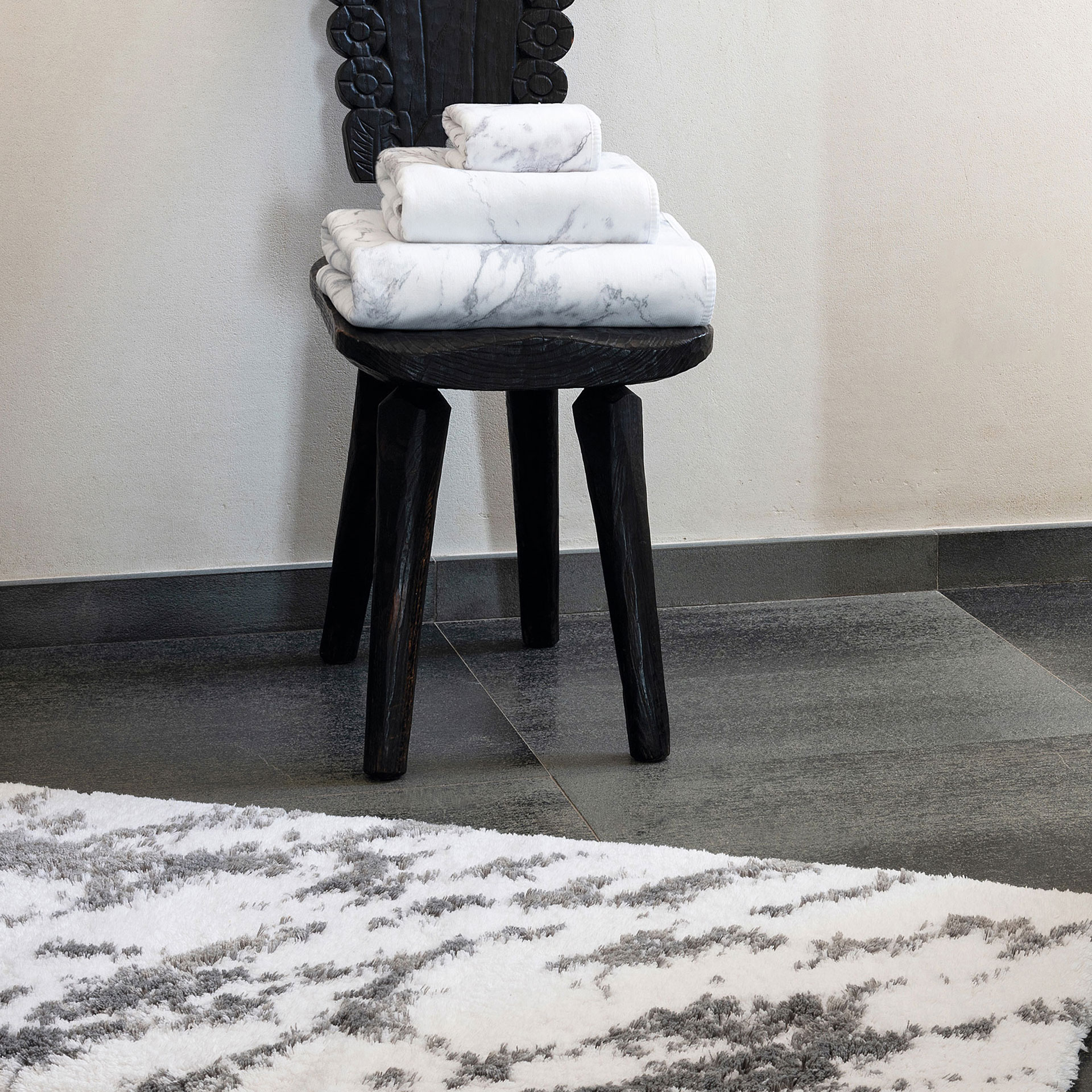 Imagen 2 de Toalla de baño algodón Mabel Graccioza - Gris / Blanco Tocador Gris / Blanco