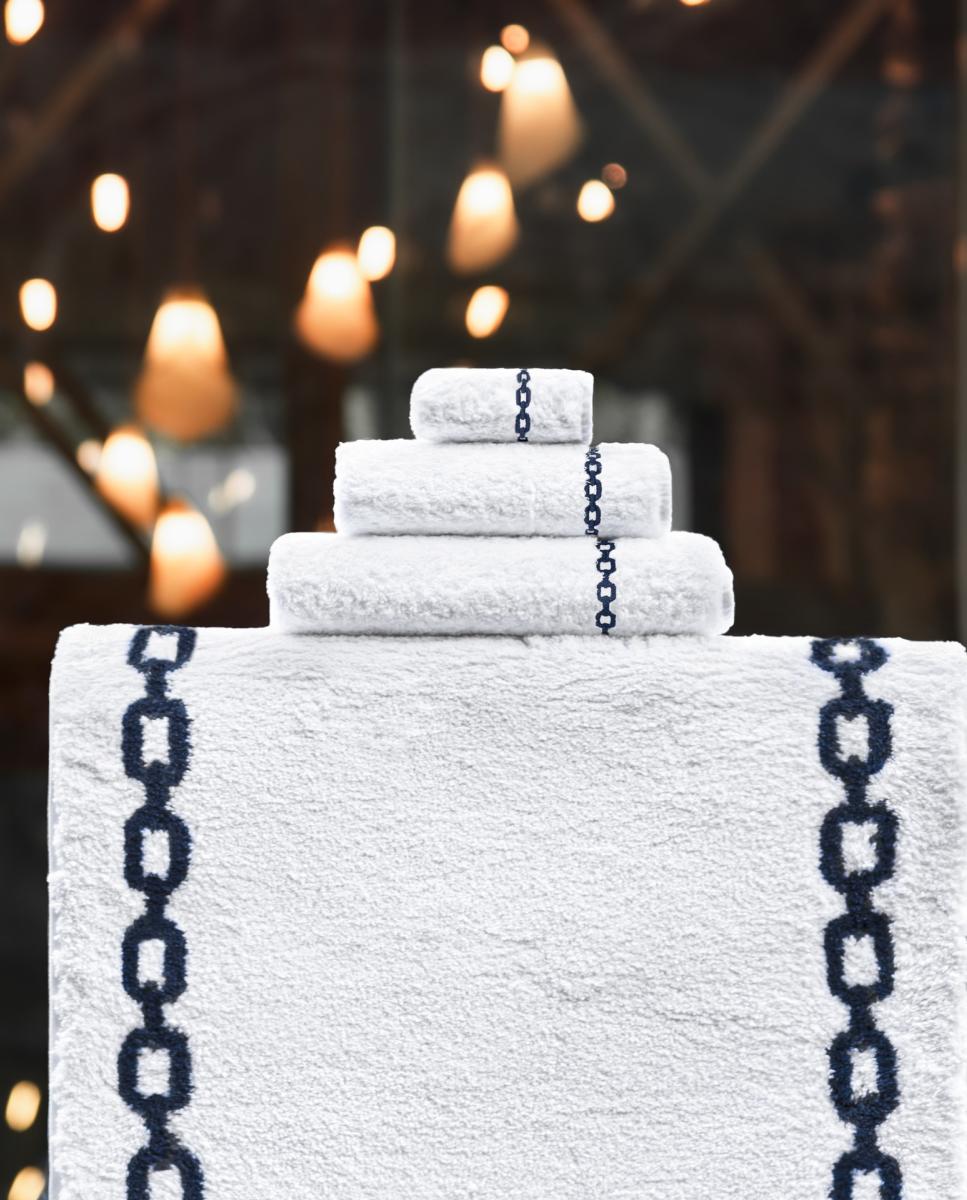 Imagen 2 de Toalla de baño Arcadia Graccioza - Blanco / Azul marino Baño Blanco / Azul marino