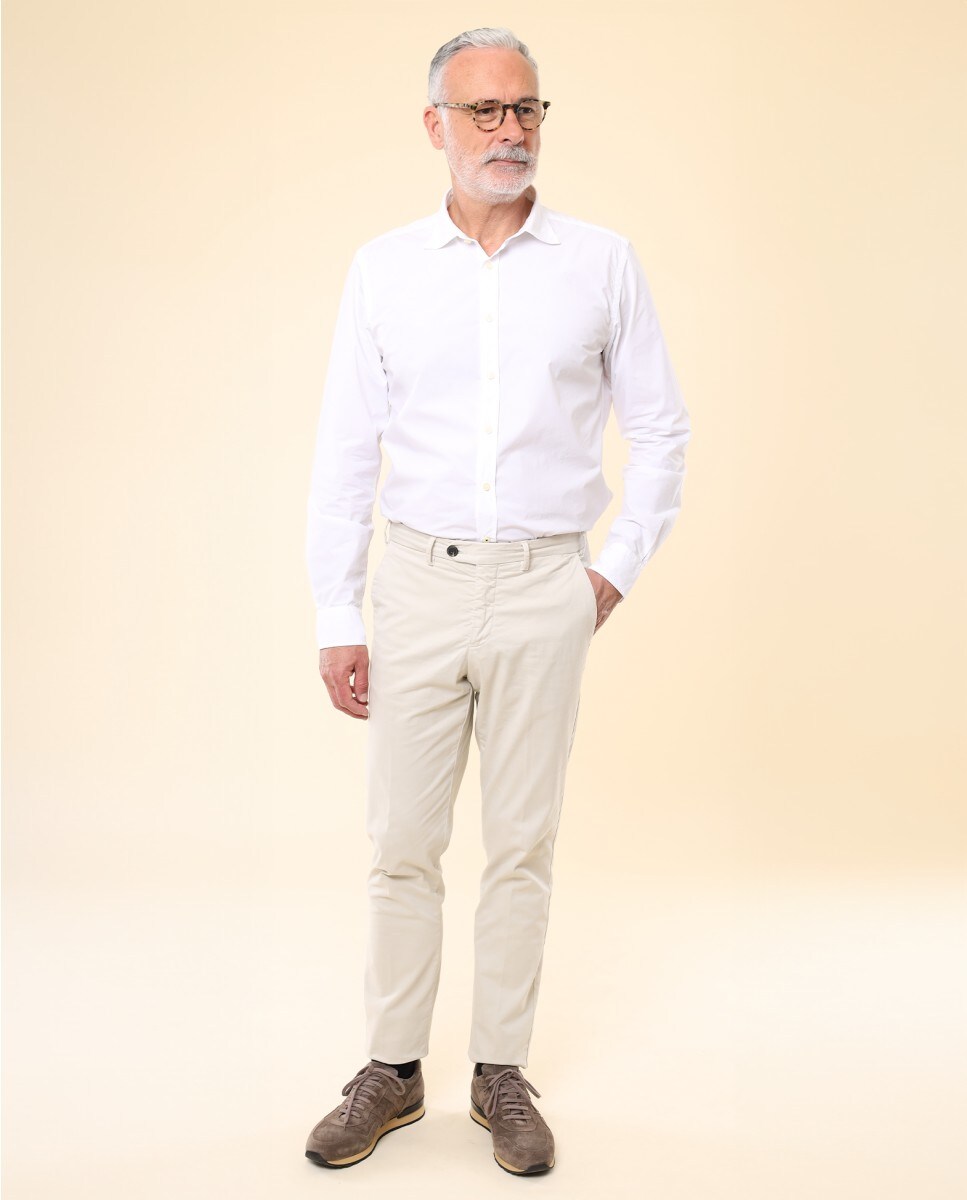 Pantalón chino de hombre regular en beige claro · Wickett Jones