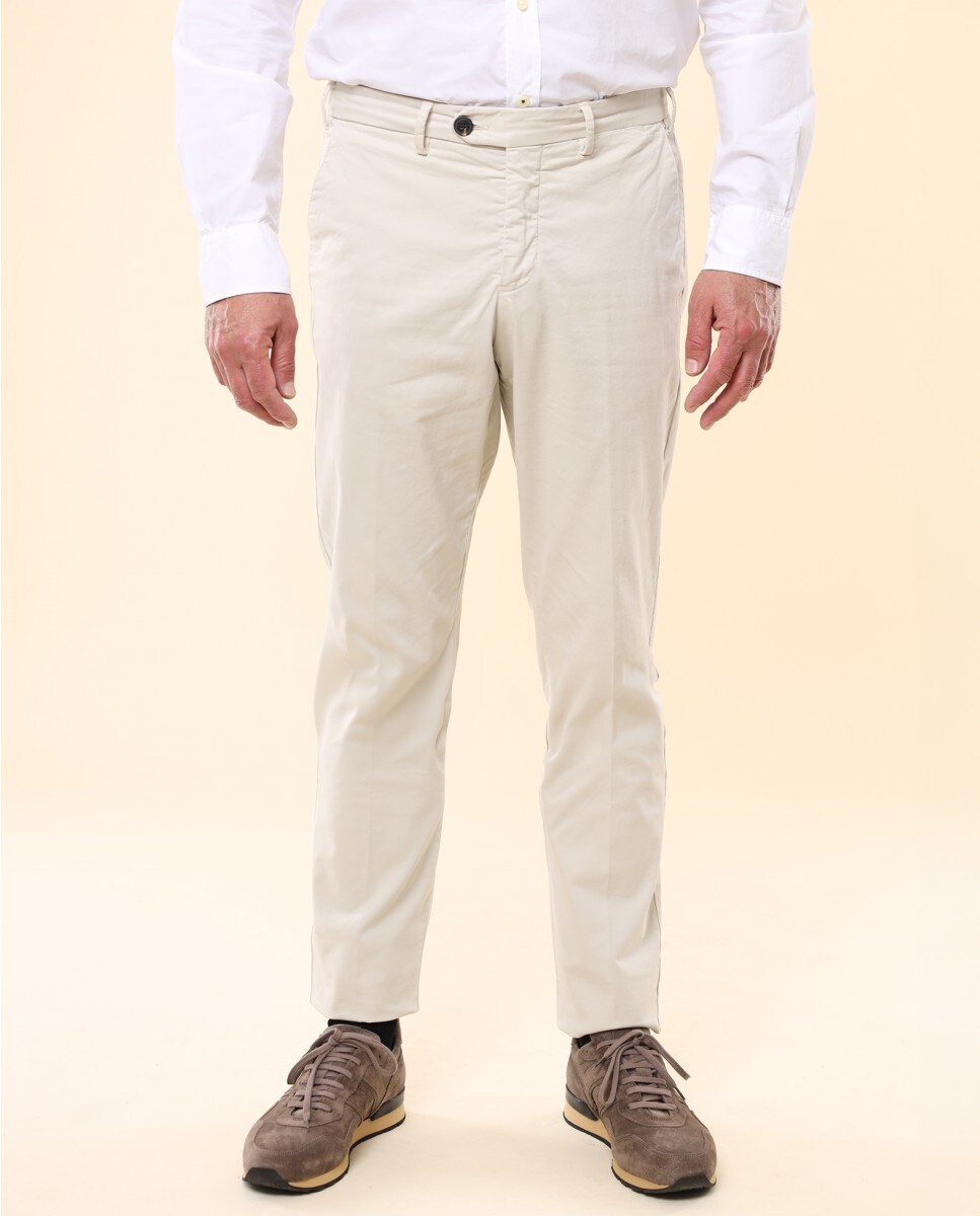 Pantalón chino de hombre regular en beige claro · Wickett Jones