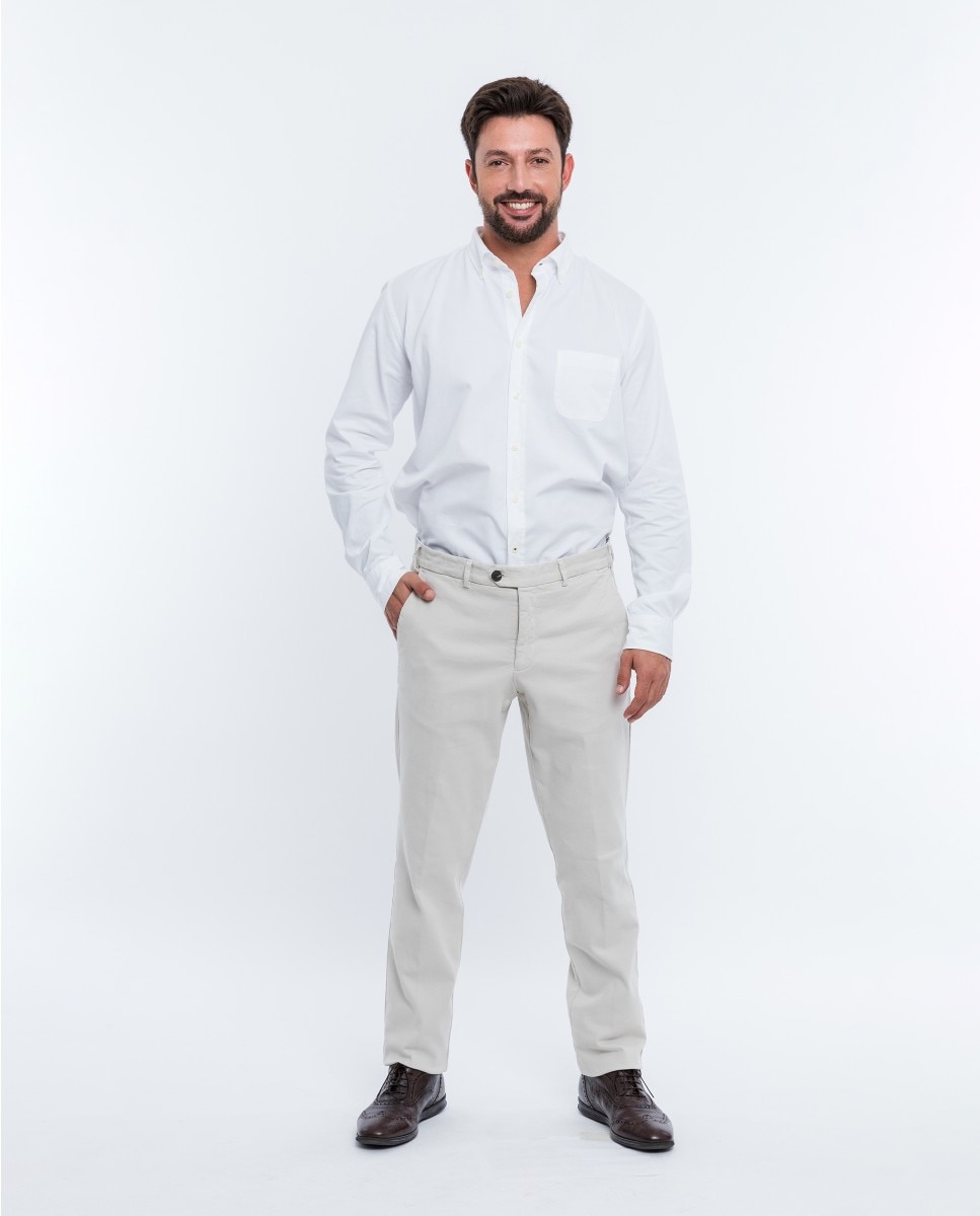 Wickett Jones - Chino de hombre regular en beige claro.