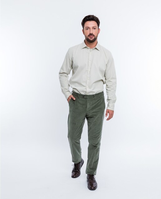Imagen 0 de Chino de hombre regular en verde oliva oscuro