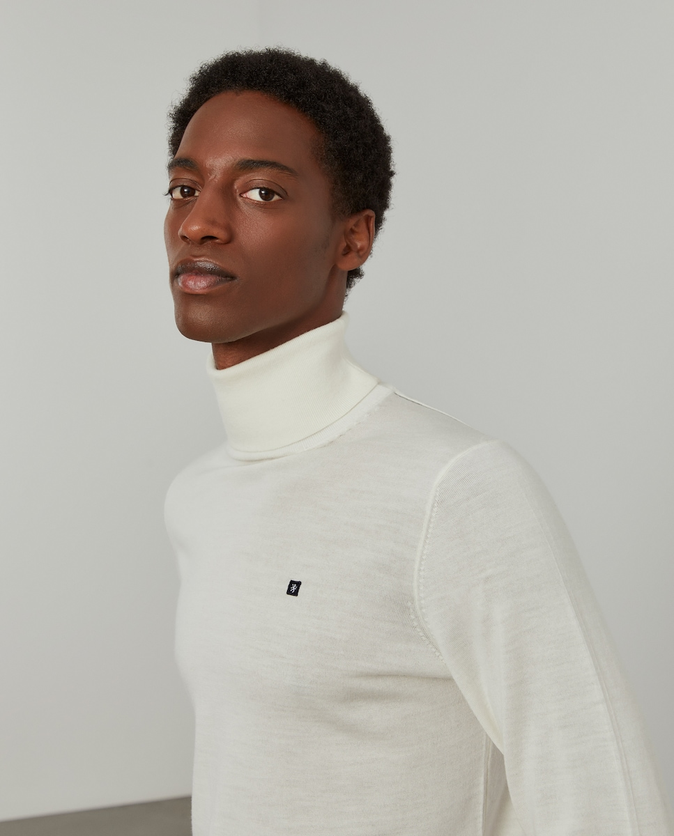 Jersey de hombre cuello alto 100% lana merino en color crudo