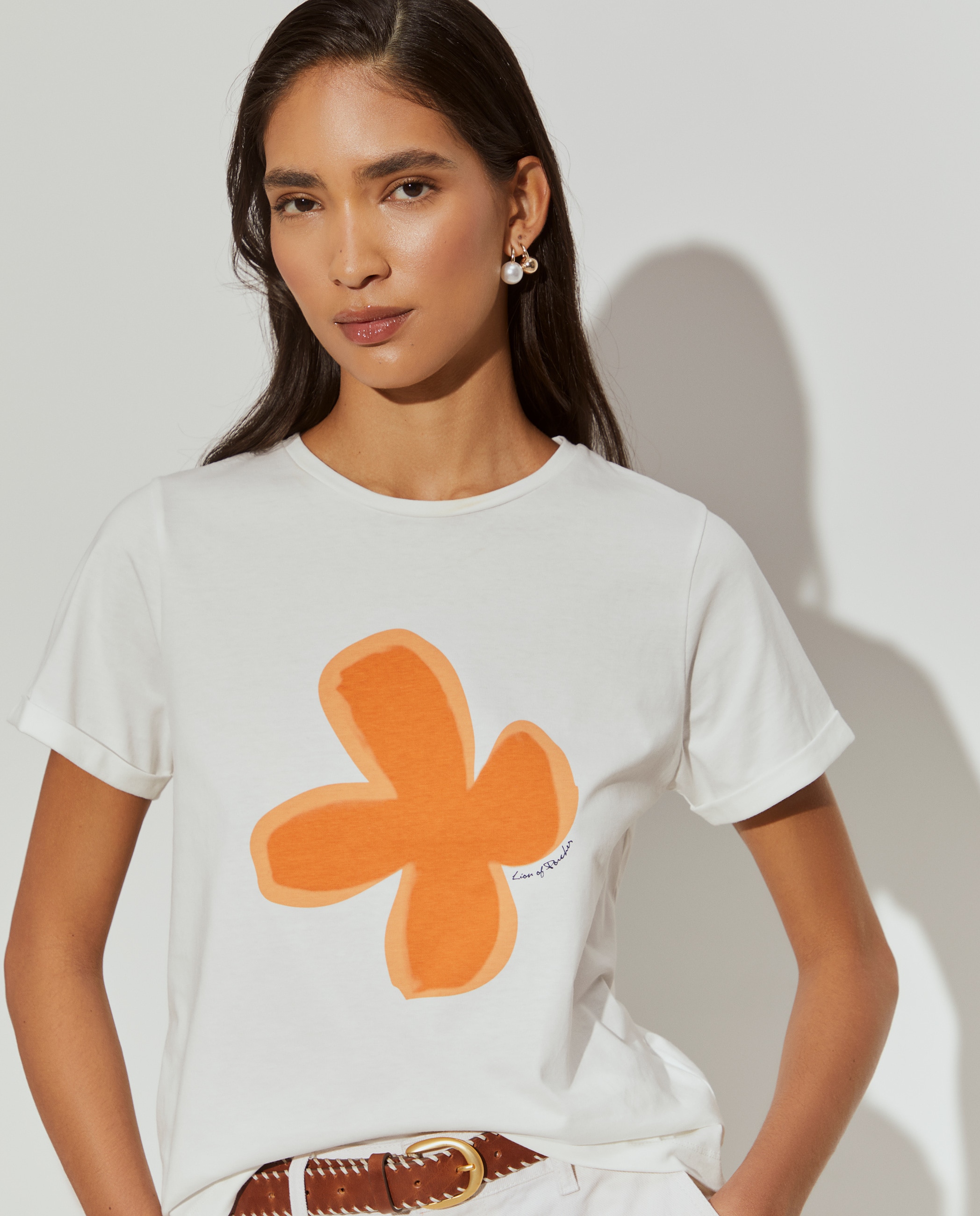 Camiseta de mujer con dibujo de flor