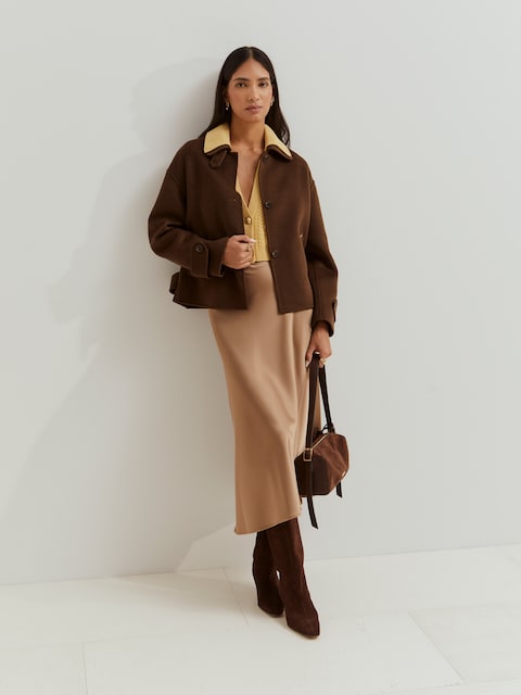 Imagen 0 de Abrigo de mujer corto en mezcla de lana