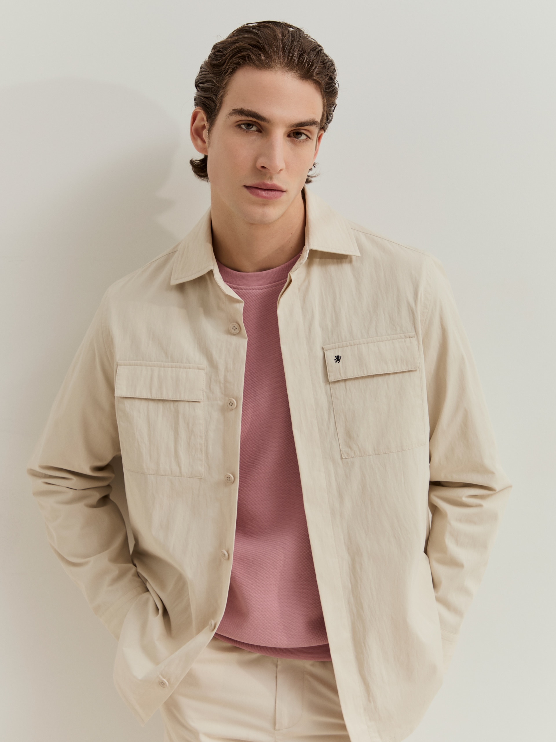 Lion of Porches - Sobrecamisa de hombre con bolsillos.