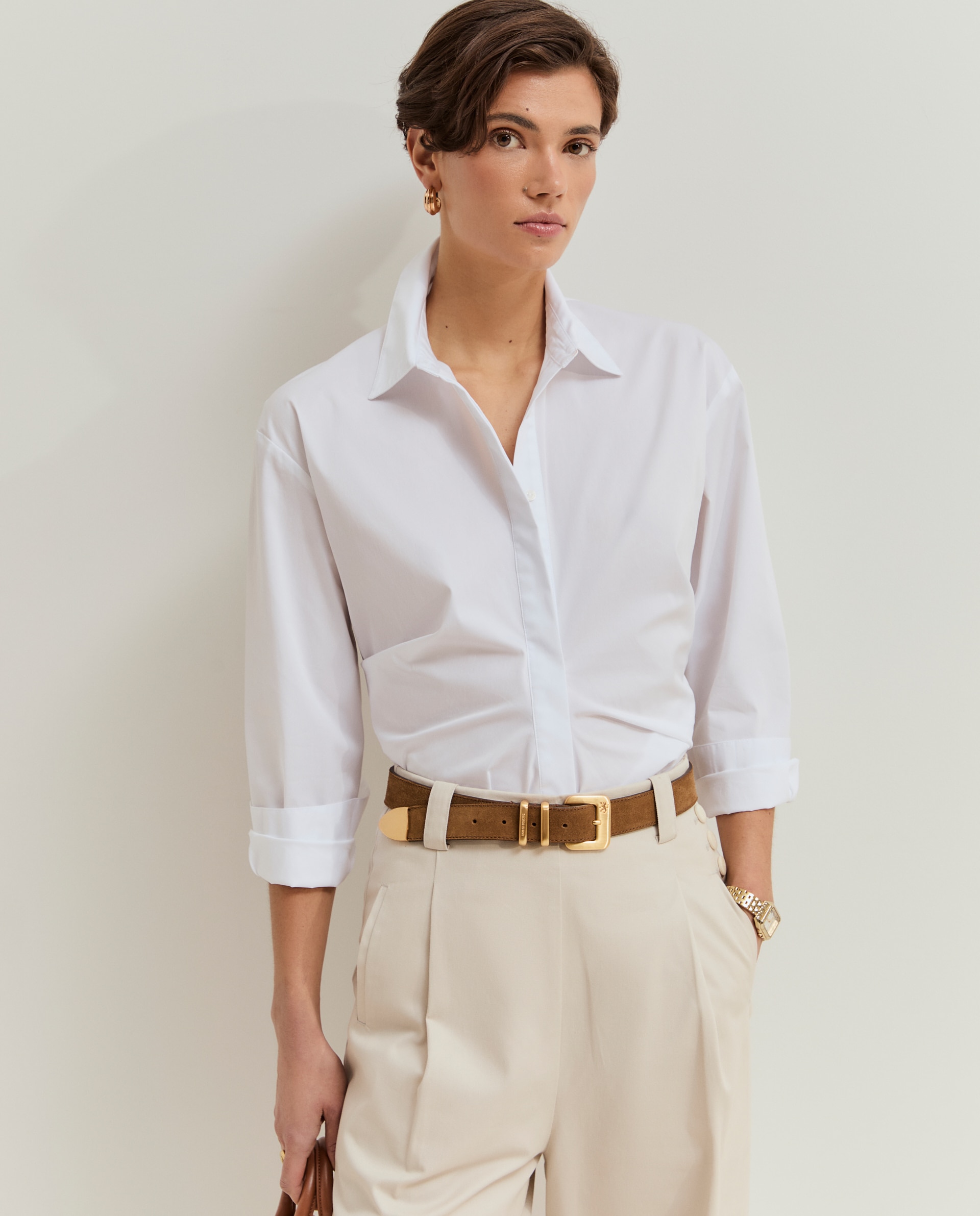 Lion of Porches - Camisa de mujer con detalle torcido y fruncido en la cintura.