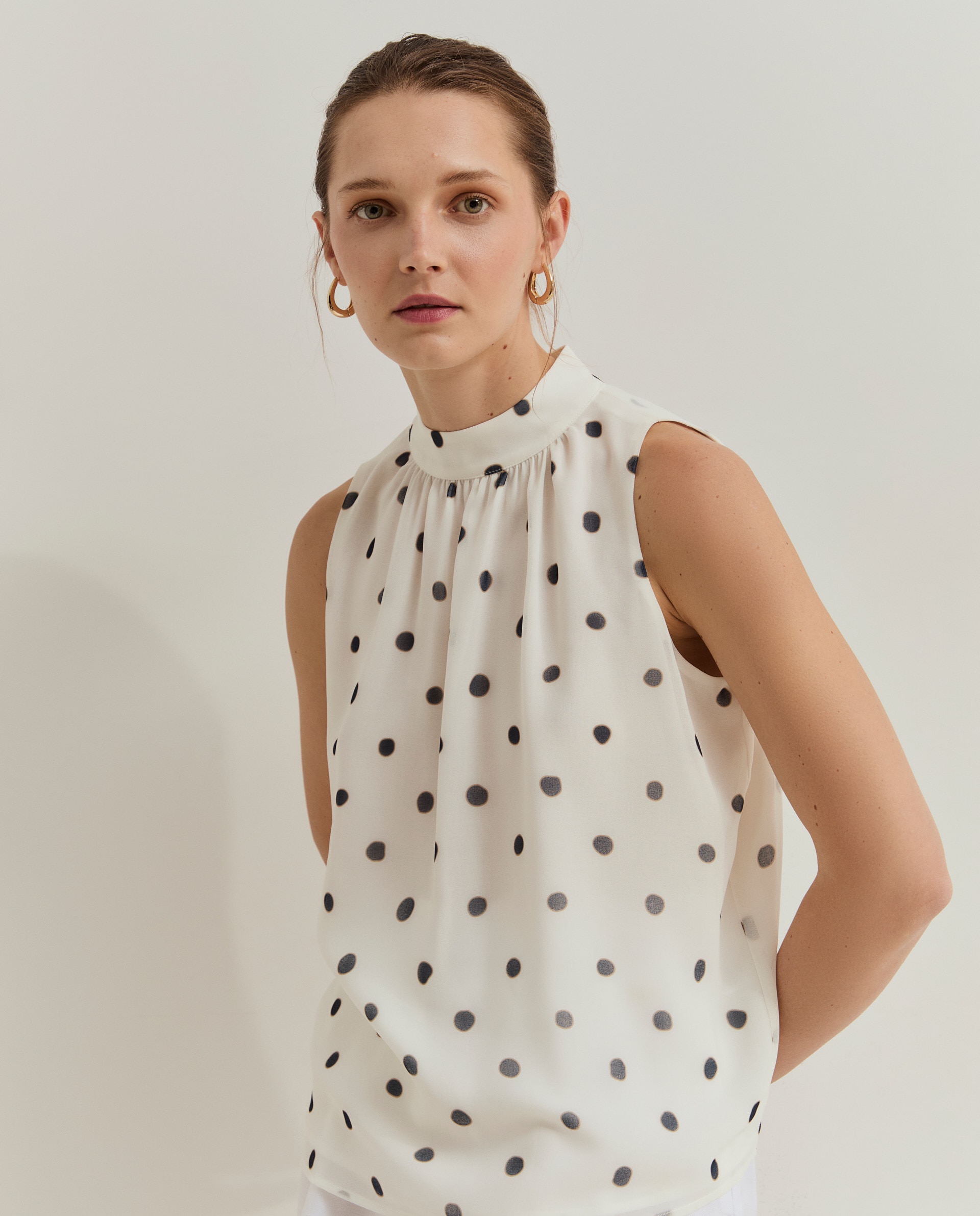 Blusa de mujer de lunares