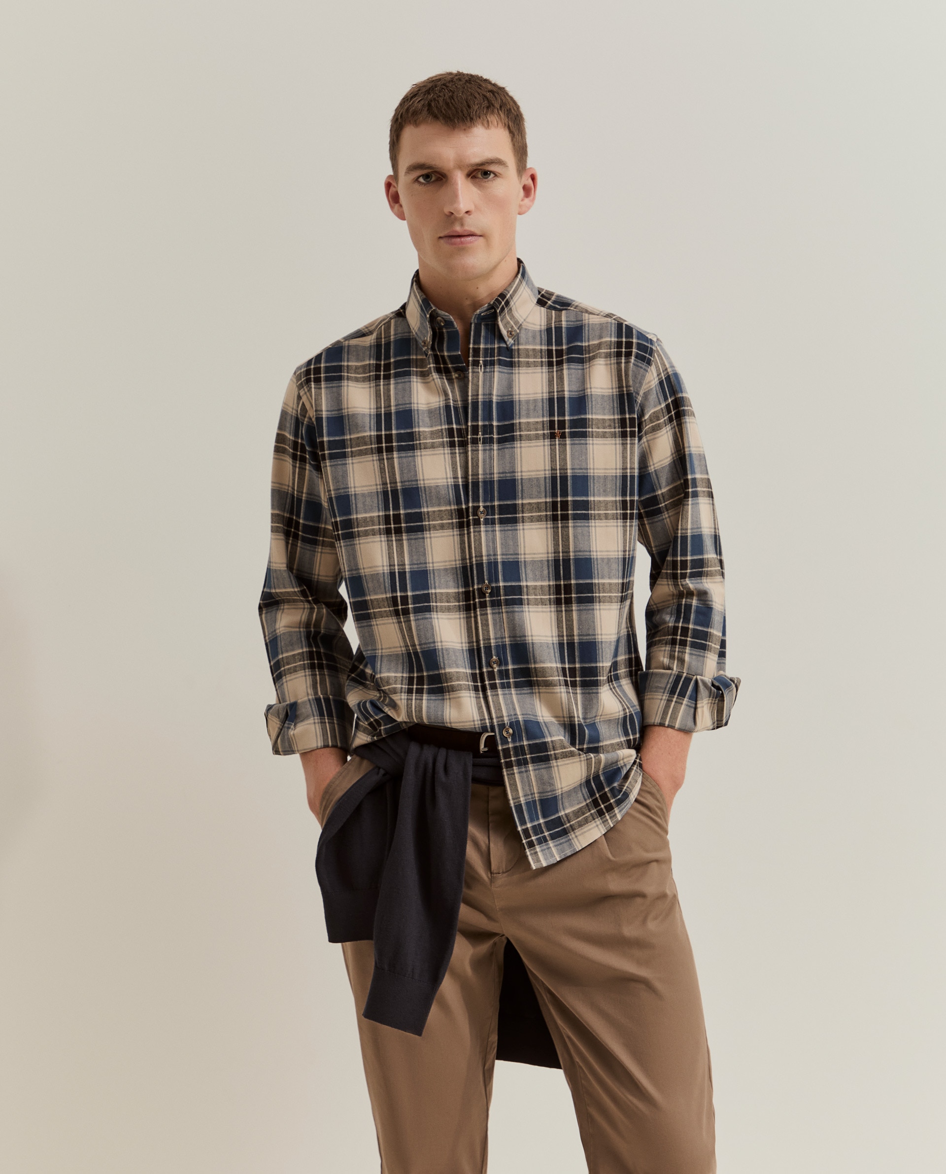 Imagen 0 de Camisa de hombre a cuadros de corte regular Azul