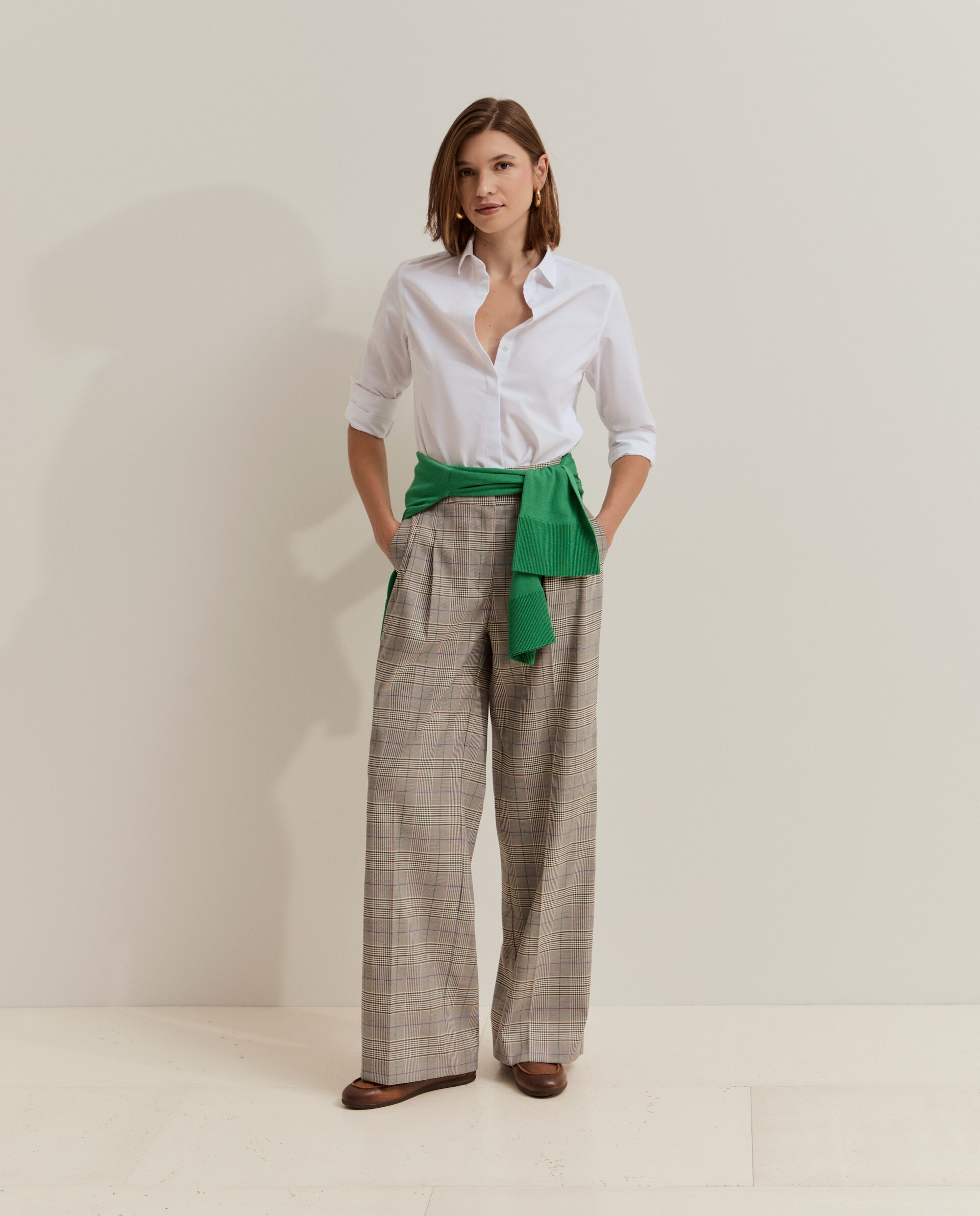 Imagen 0 de Pantalones ancho de mujer en cuadros Gris