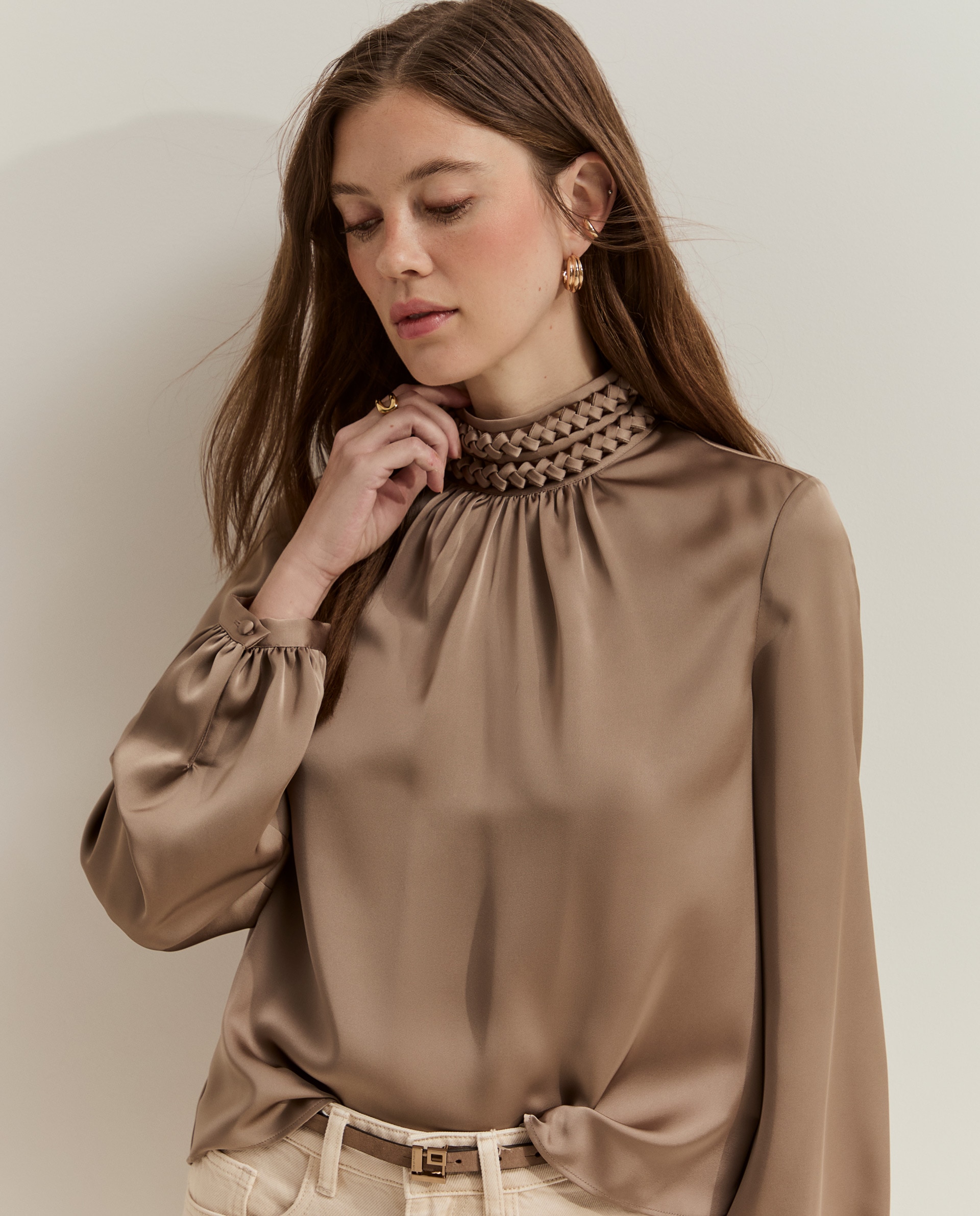 Blusa con cuello trenzado - Lion of Porches - Beige Beige-2