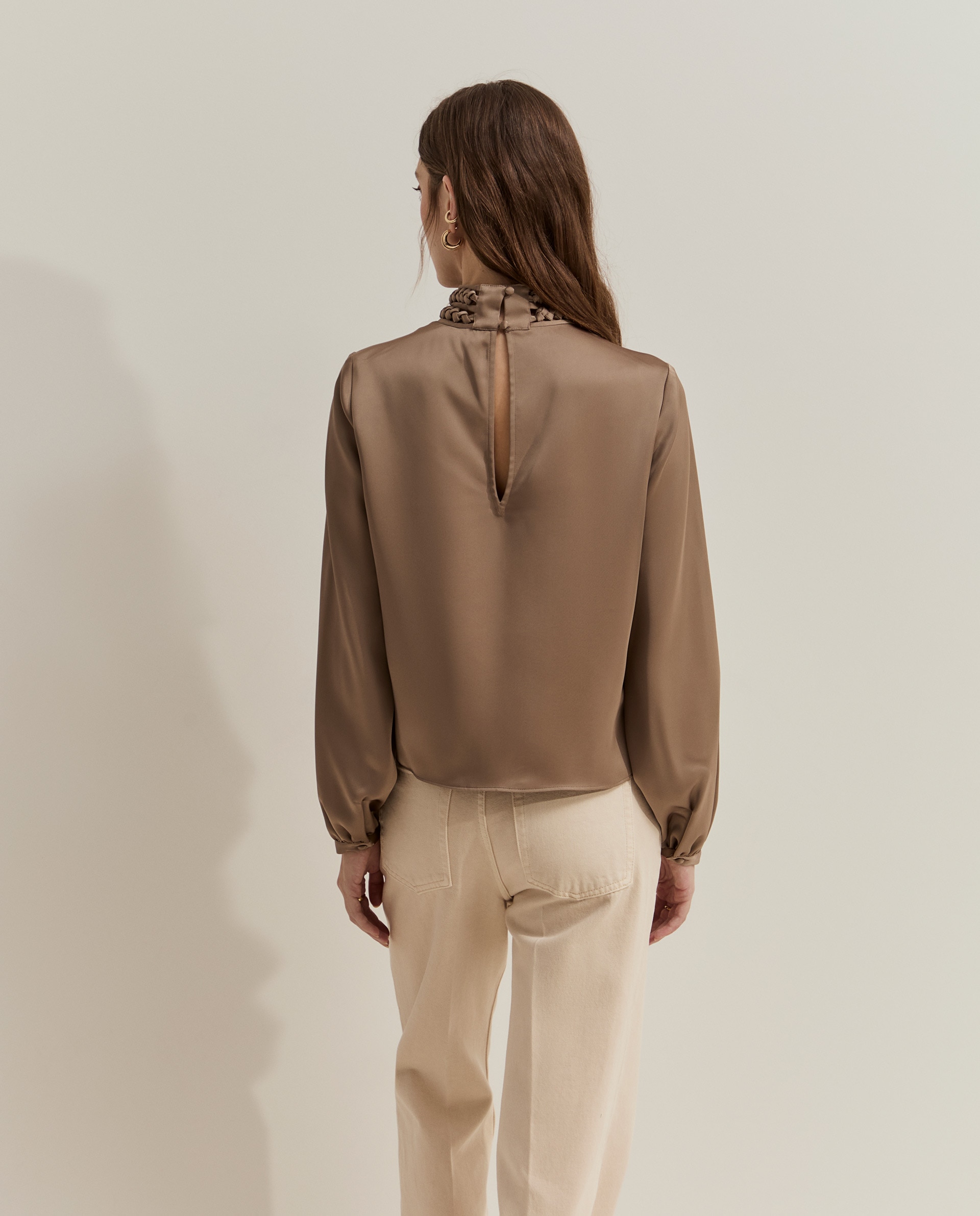Blusa con cuello trenzado - Lion of Porches - Beige Beige-3