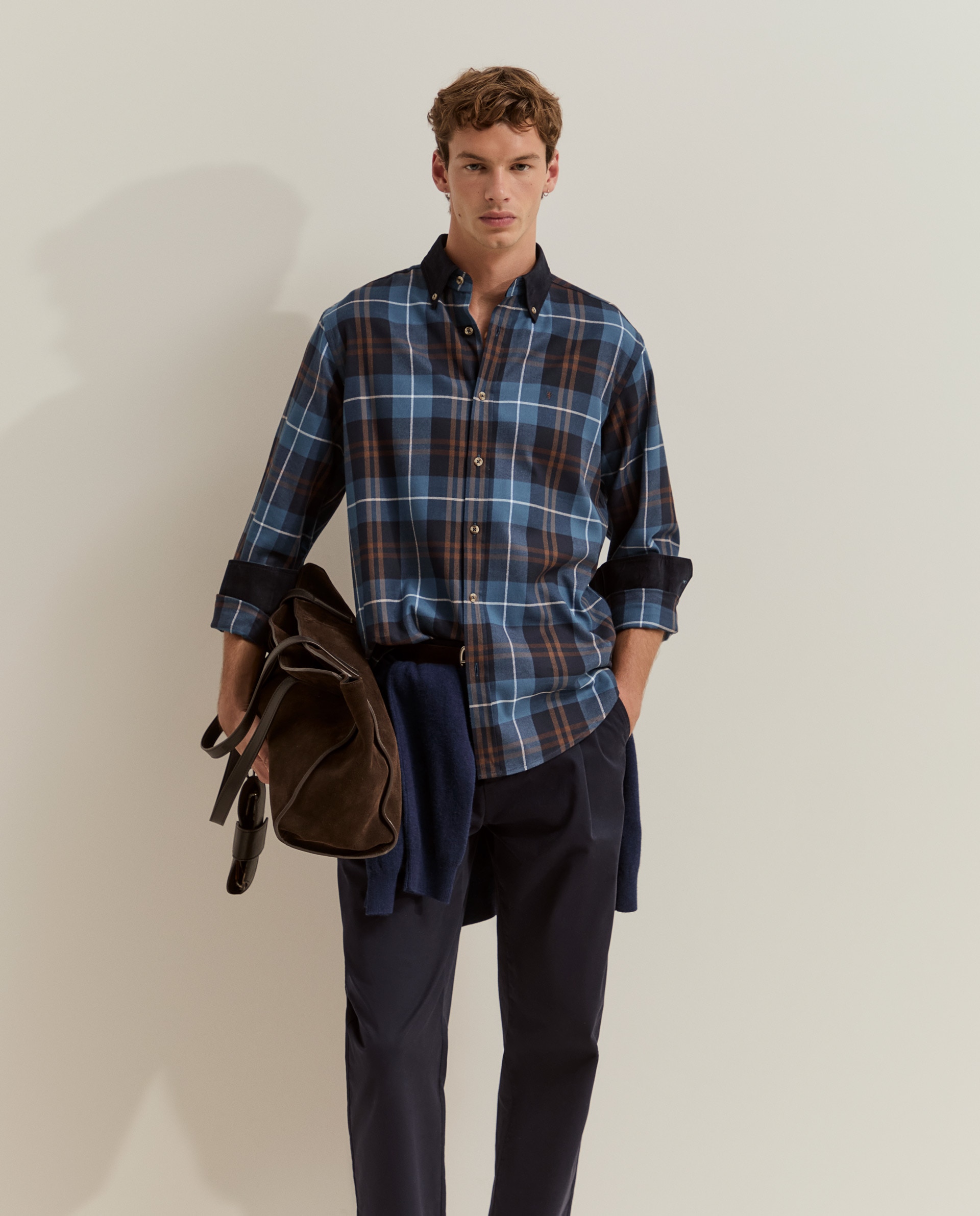 Imagen 0 de Camisa de hombre a cuadros de corte regular Azul