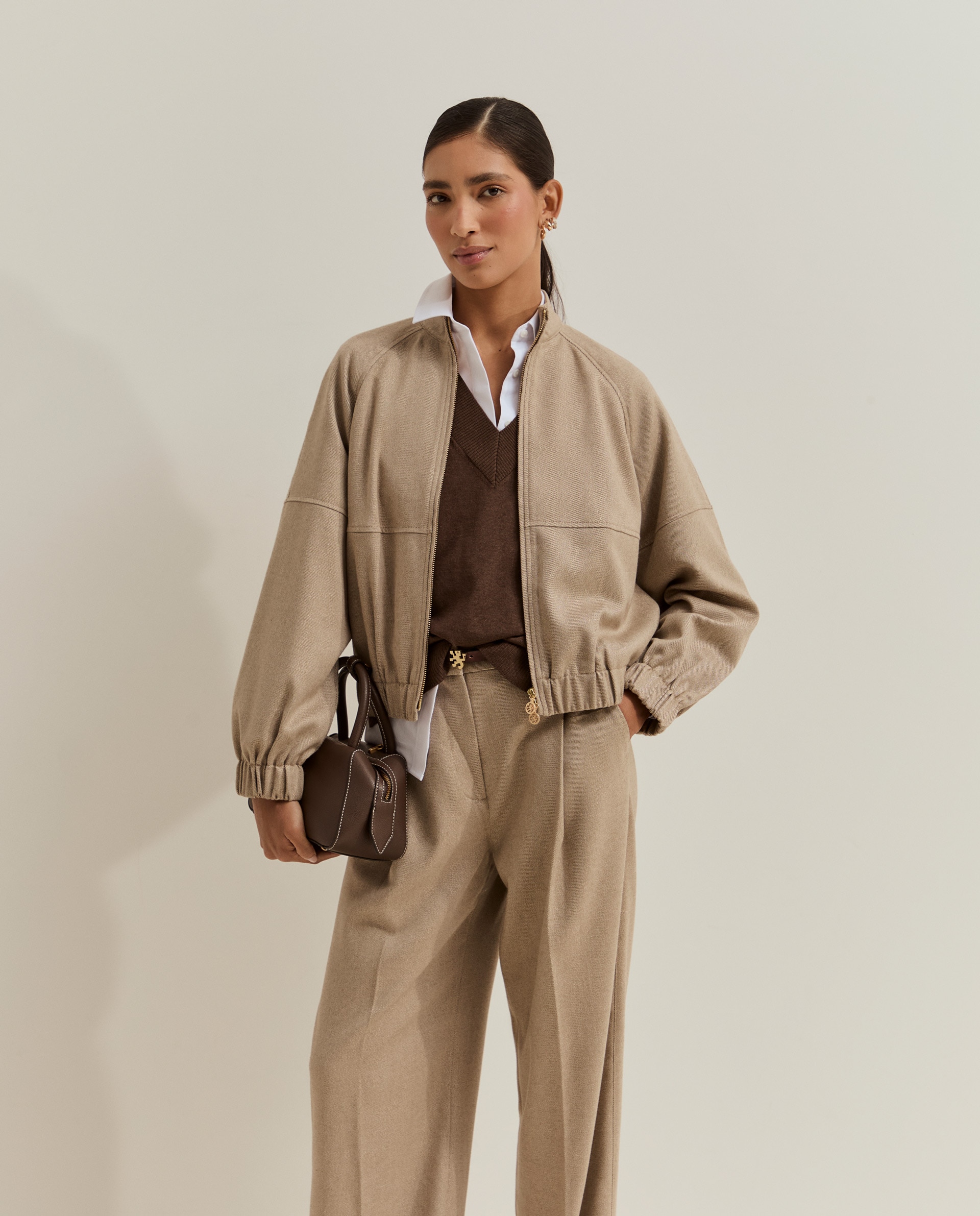 Imagen 0 de Chaqueta de mujer corta y oversize Beige