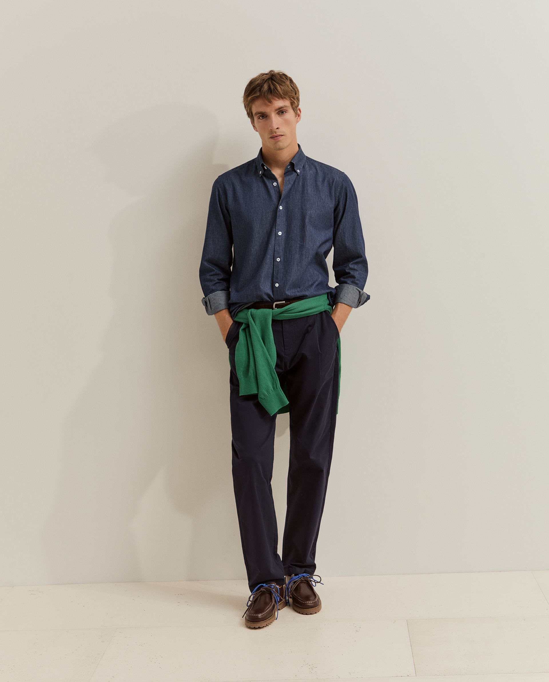 Imagen 0 de Pantalones chinos de hombre de corte regular fit en algodón Azul marino