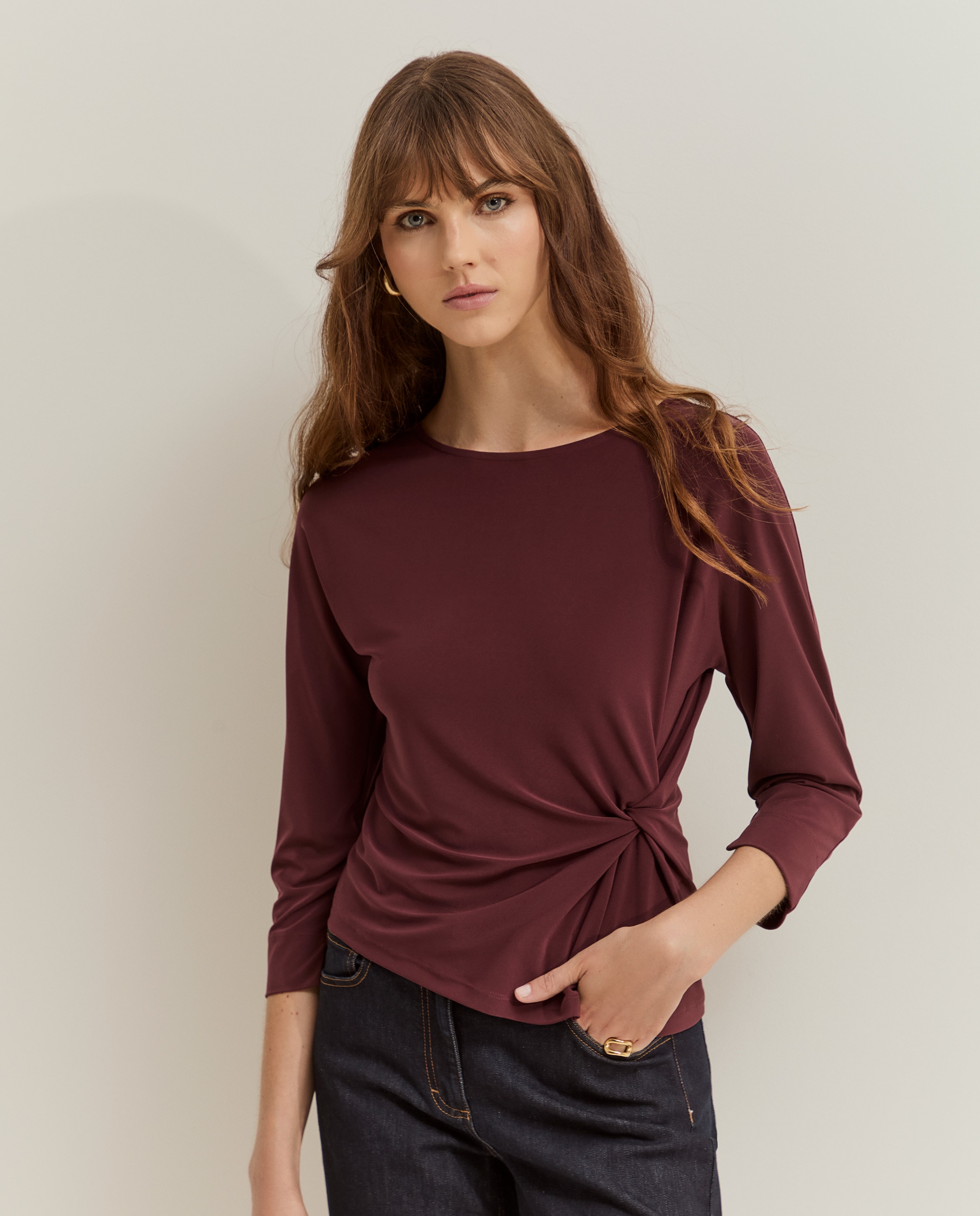 Camiseta de mujer con fruncido en el lateral - Lion of Porches - Burdeos Burdeos-2