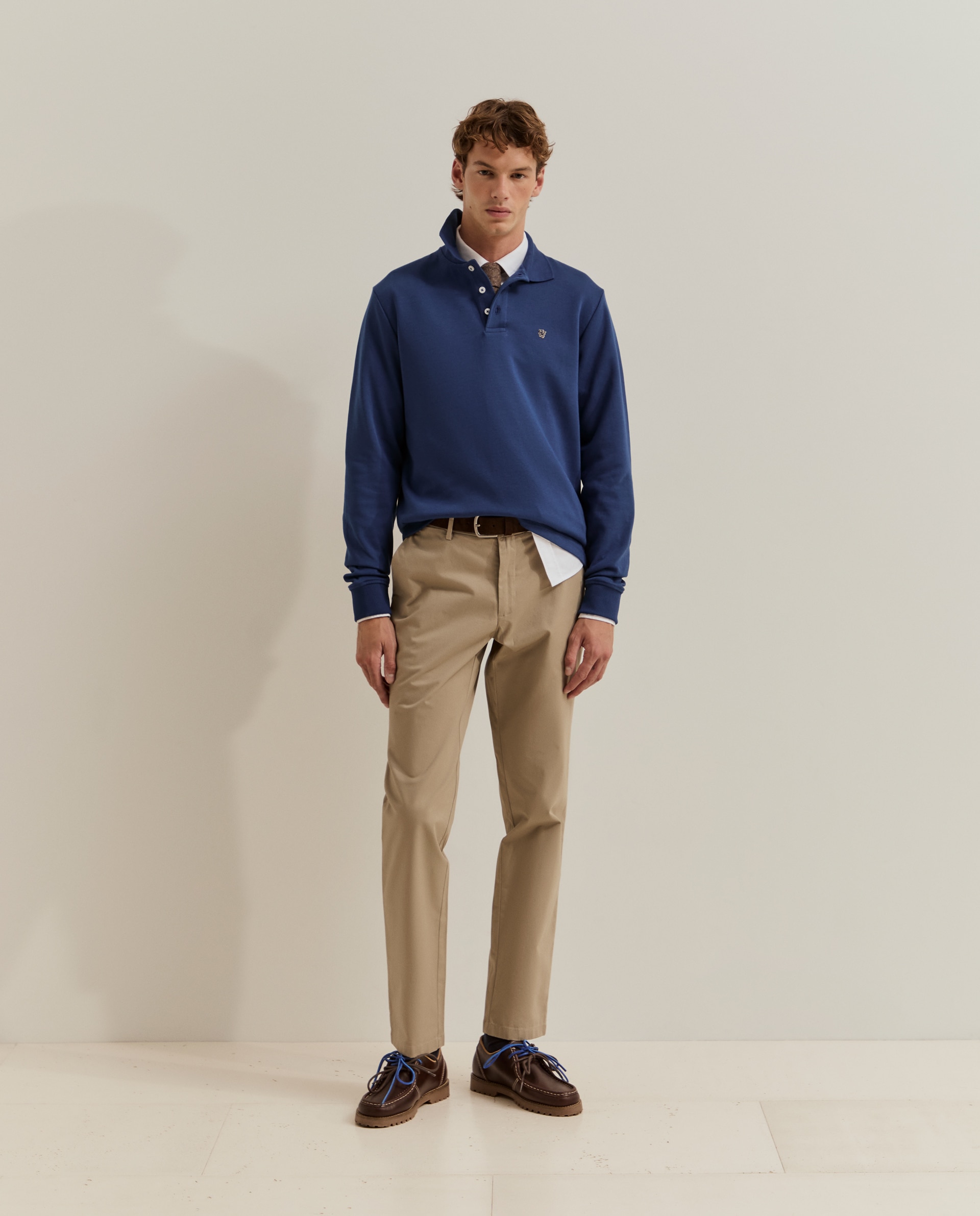 Imagen 0 de Pantalones chinos de hombre ajustados en algodón Beige
