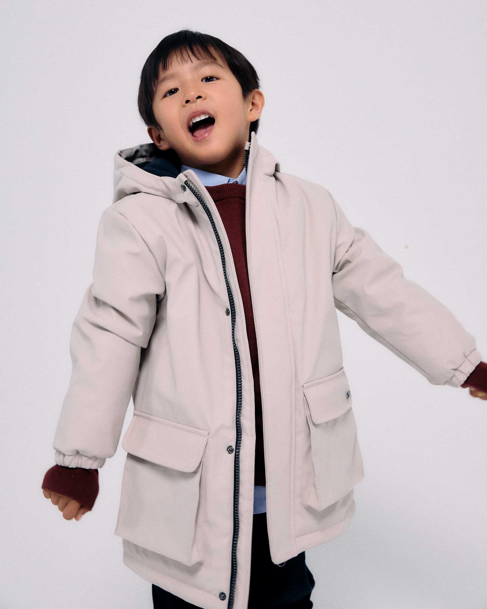 Imagen 0 de Chubasquero de niño engomado con capucha y acolchado Beige
