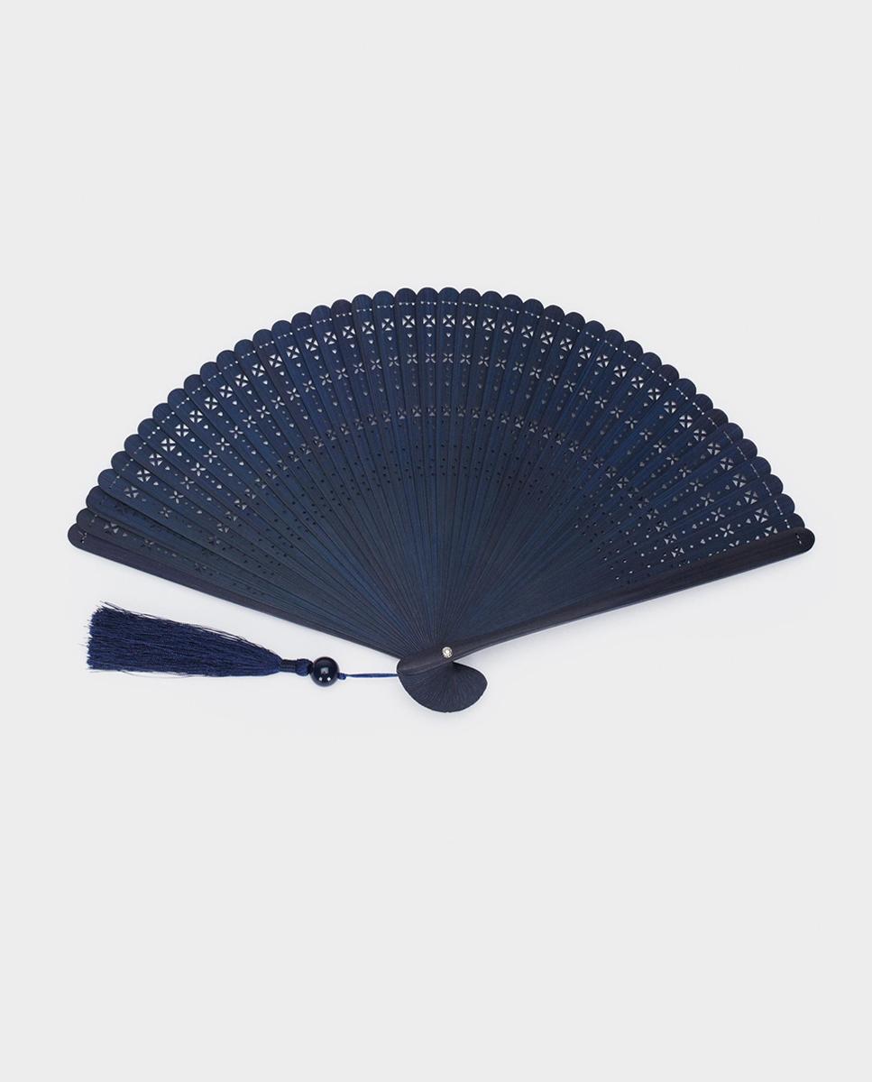 Parfois - Abanico de bambú liso con troquelado.