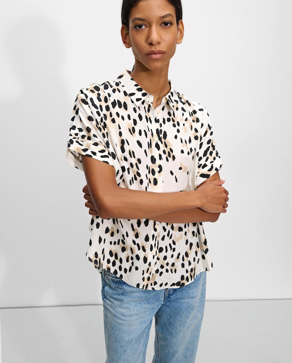 Camisa de mujer de manga corta con estampado animal print