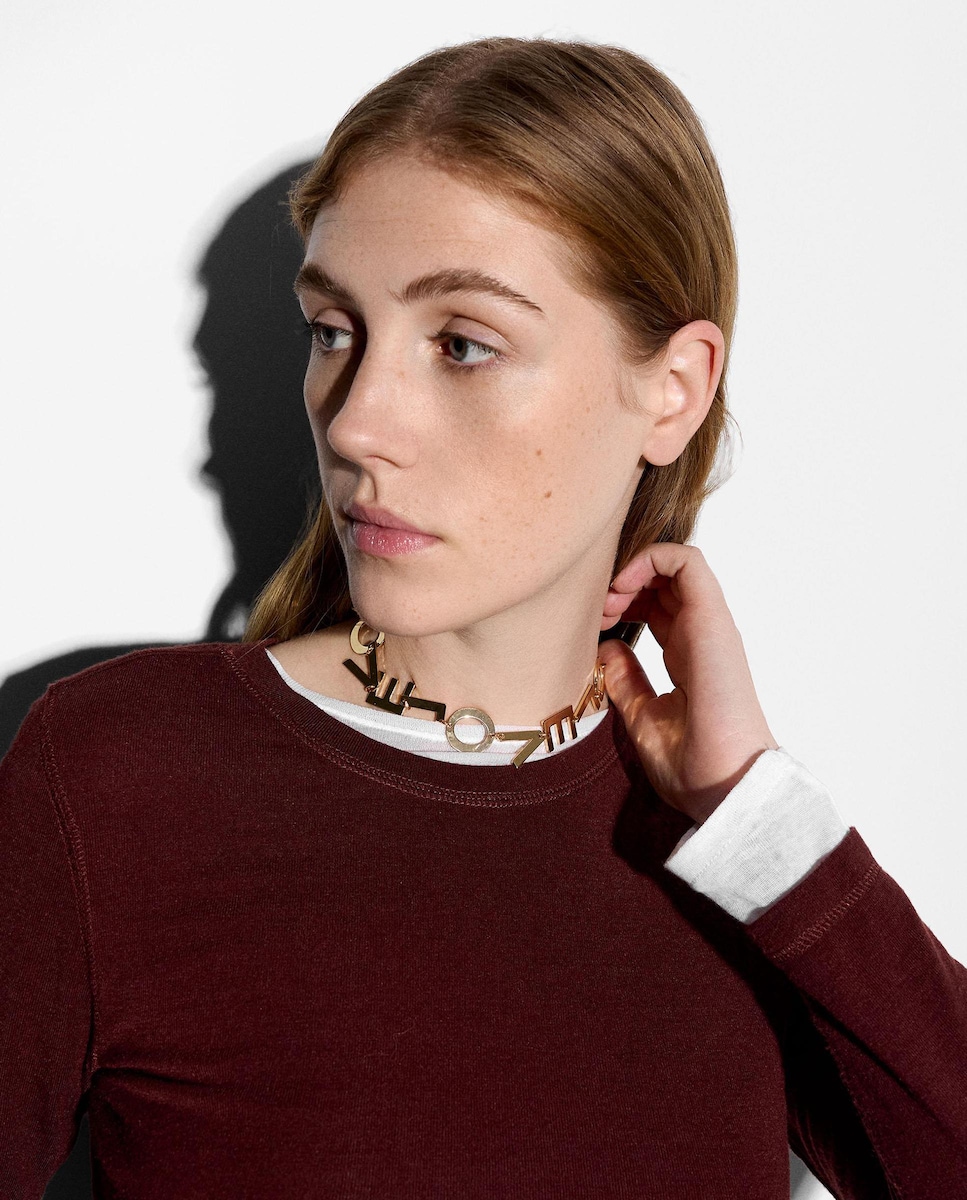 Collar estilo choker corto con lettering "love Oro-2