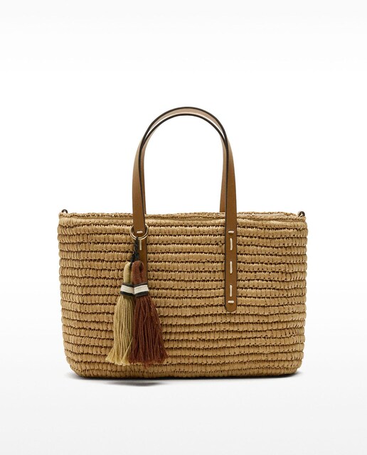 Imagen 0 de Bolso de mano estilo tote grande convertible a bandolera efecto rafia con cierre de cremallera y colgante extraíble