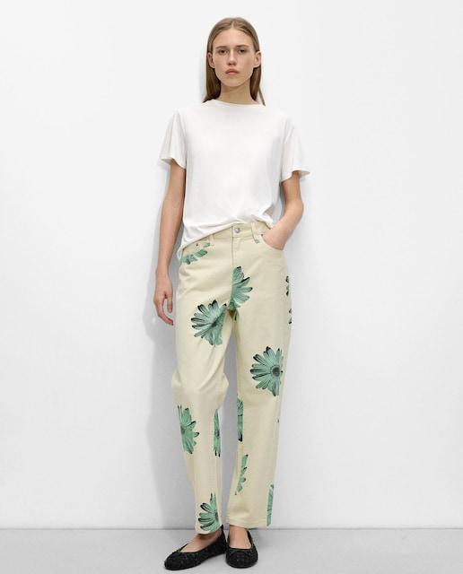 Imagen 0 de Vaquero recto de mujer con bolsillos y estampado floral