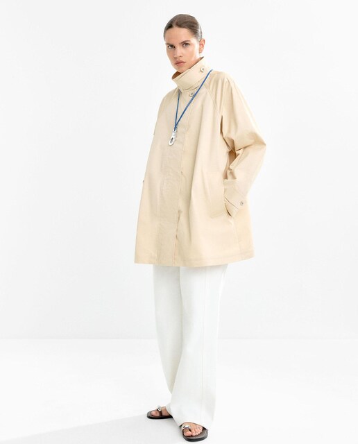 Imagen 0 de Parka de mujer con cuello alto cruzada estilo oversize