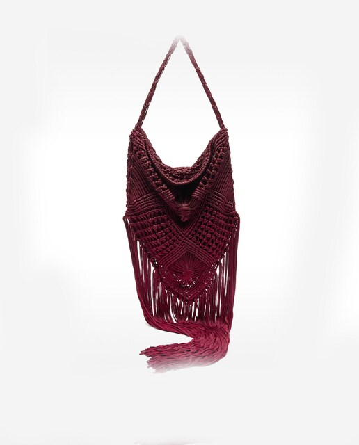 Imagen 0 de Bandolera de mujer de crochet con cierre imantado y flecos decorativos