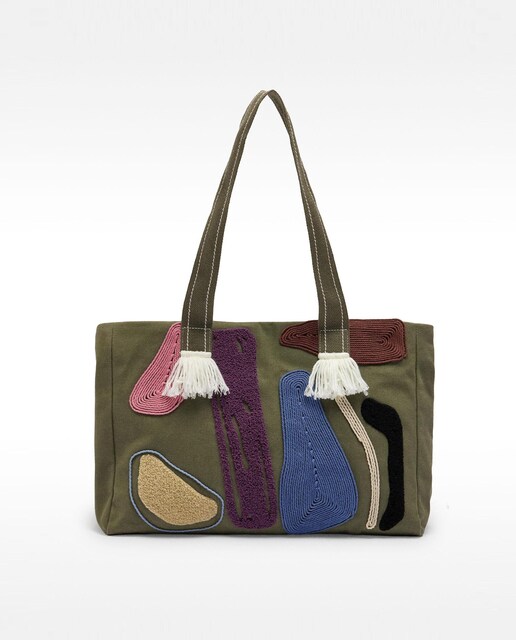 Imagen 0 de Bolso de hombro estilo shopper con cierre de cremallera y parches en varios colores