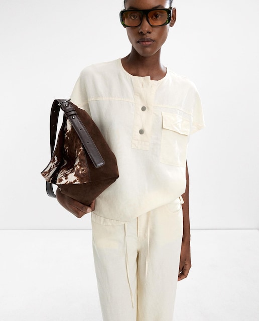 Imagen 0 de Blusa de mujer de manga corta con bolsillo lateral