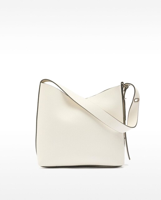 Imagen 0 de Bolso de hombro con textura y neceser extraíble con cierre imantado en liso