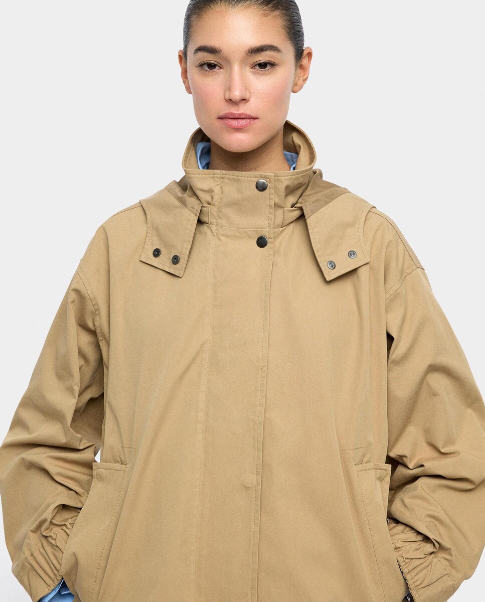 Parka de mujer con capucha y puños elásticos · Parfois · El Corte