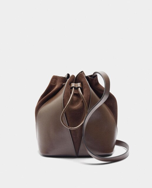 Imagen 0 de Bandolera de mujer estilo bombonera con cierre de cuerda en liso