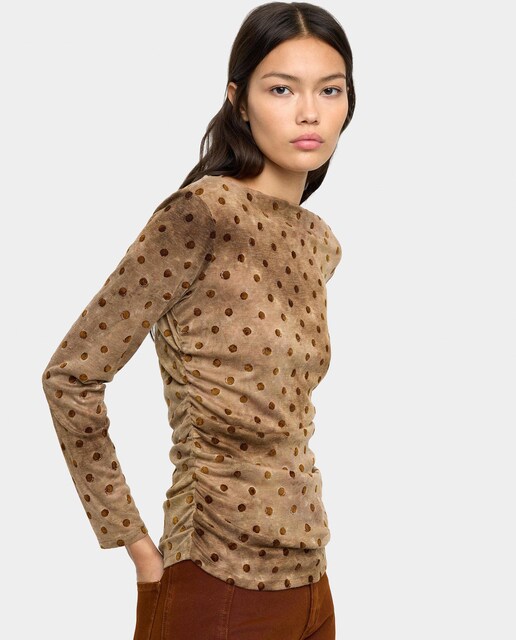 Imagen 0 de Top de mujer aterciopelado con estampado de lunares