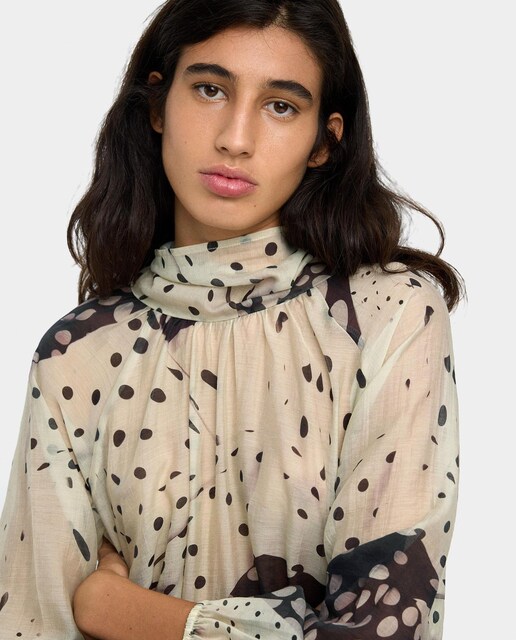 Imagen 0 de Blusa de mujer de manga larga semitransparente con microestampado