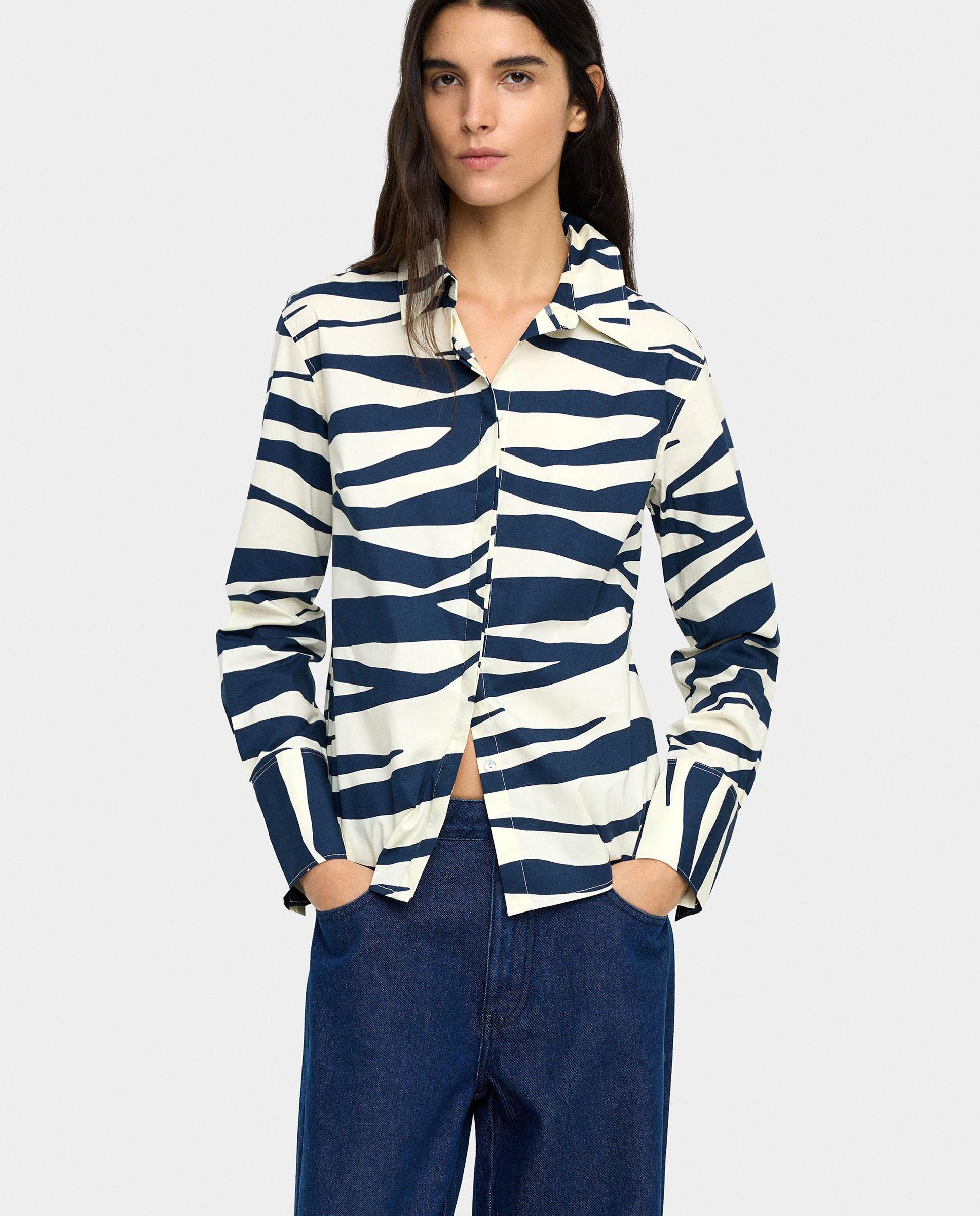 Parfois - Camisa de mujer de manga larga con estampado animal print.
