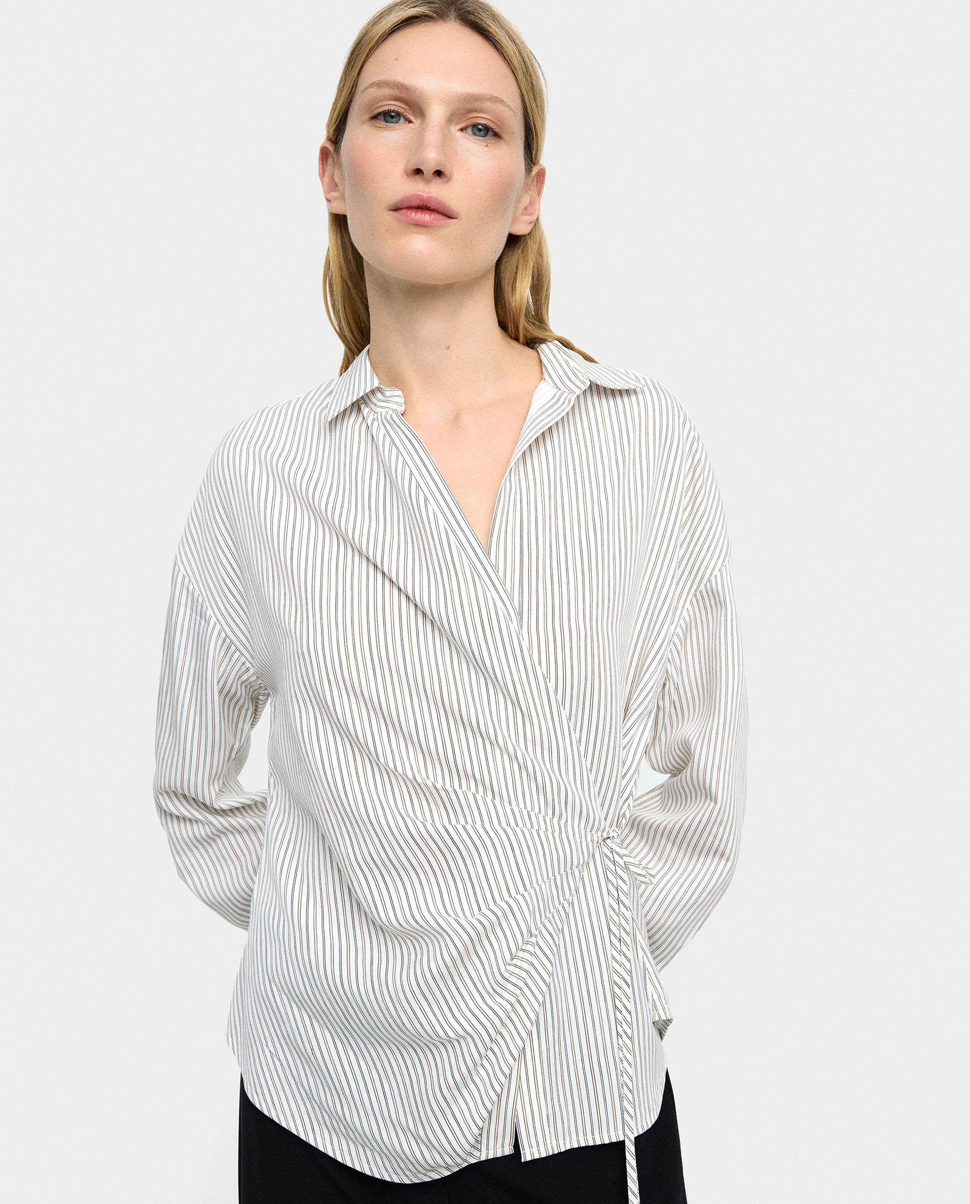 Parfois - Camisa de mujer de manga larga cruzada con lazo ajustable y rayas diplomáticas.