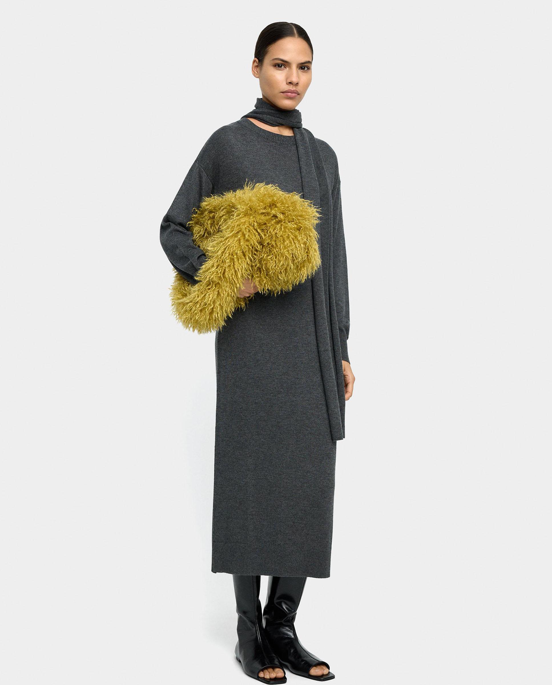 Vestido midi de punto con pañuelo extraíble