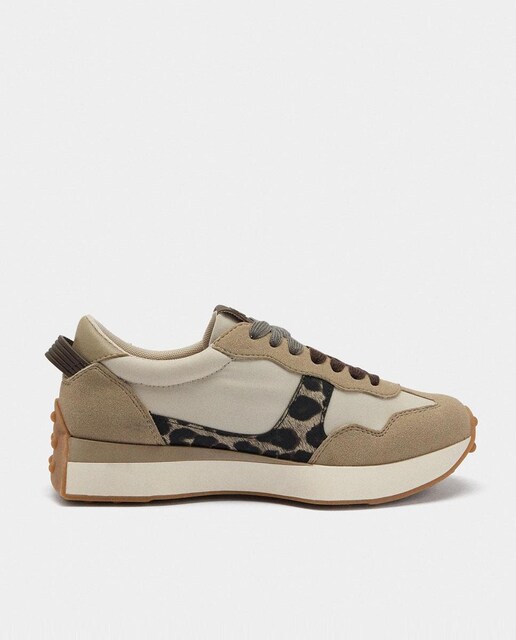 Imagen 0 de Zapatillas deportivas de mujer en ante con estampado animal