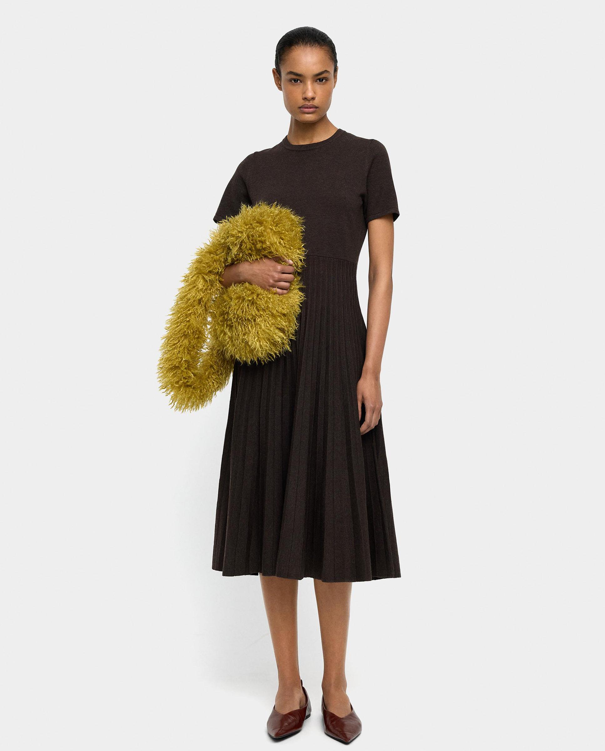 Parfois - Vestido midi de punto de manga corta plisado en liso.