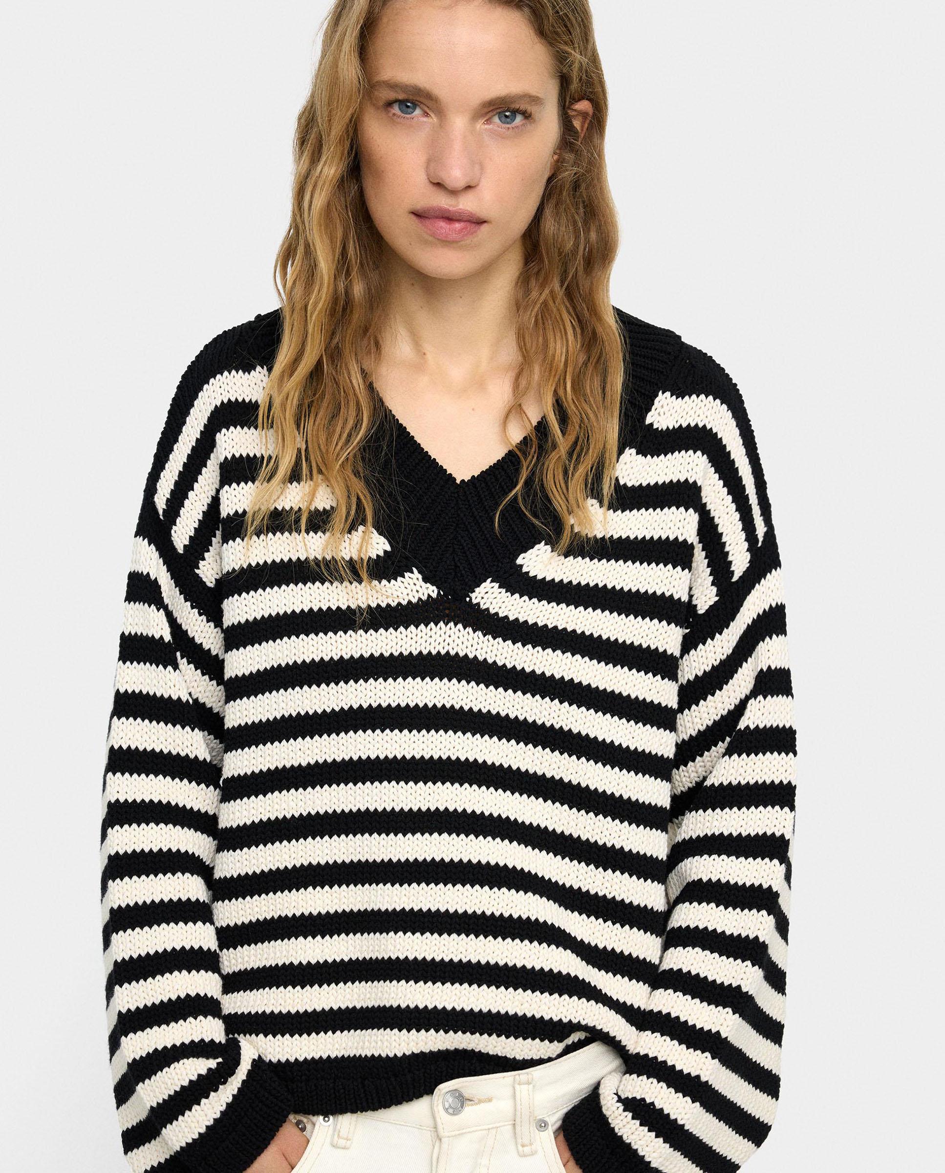 Parfois - Jersey de mujer de punto con cuello pico y estampado de rayas.