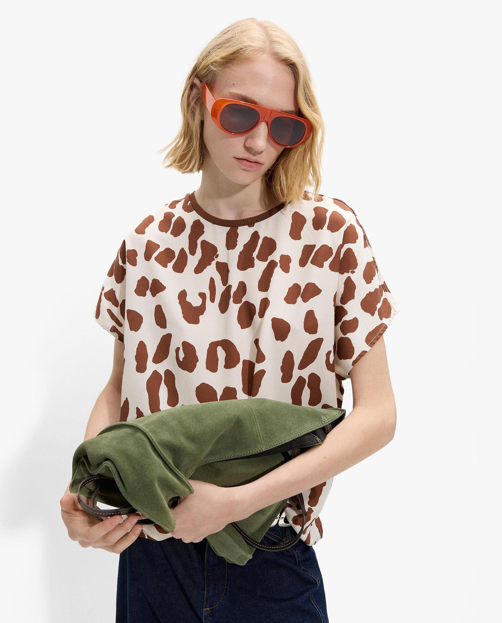 Parfois - Camiseta de mujer de manga corta con estampado animal print.