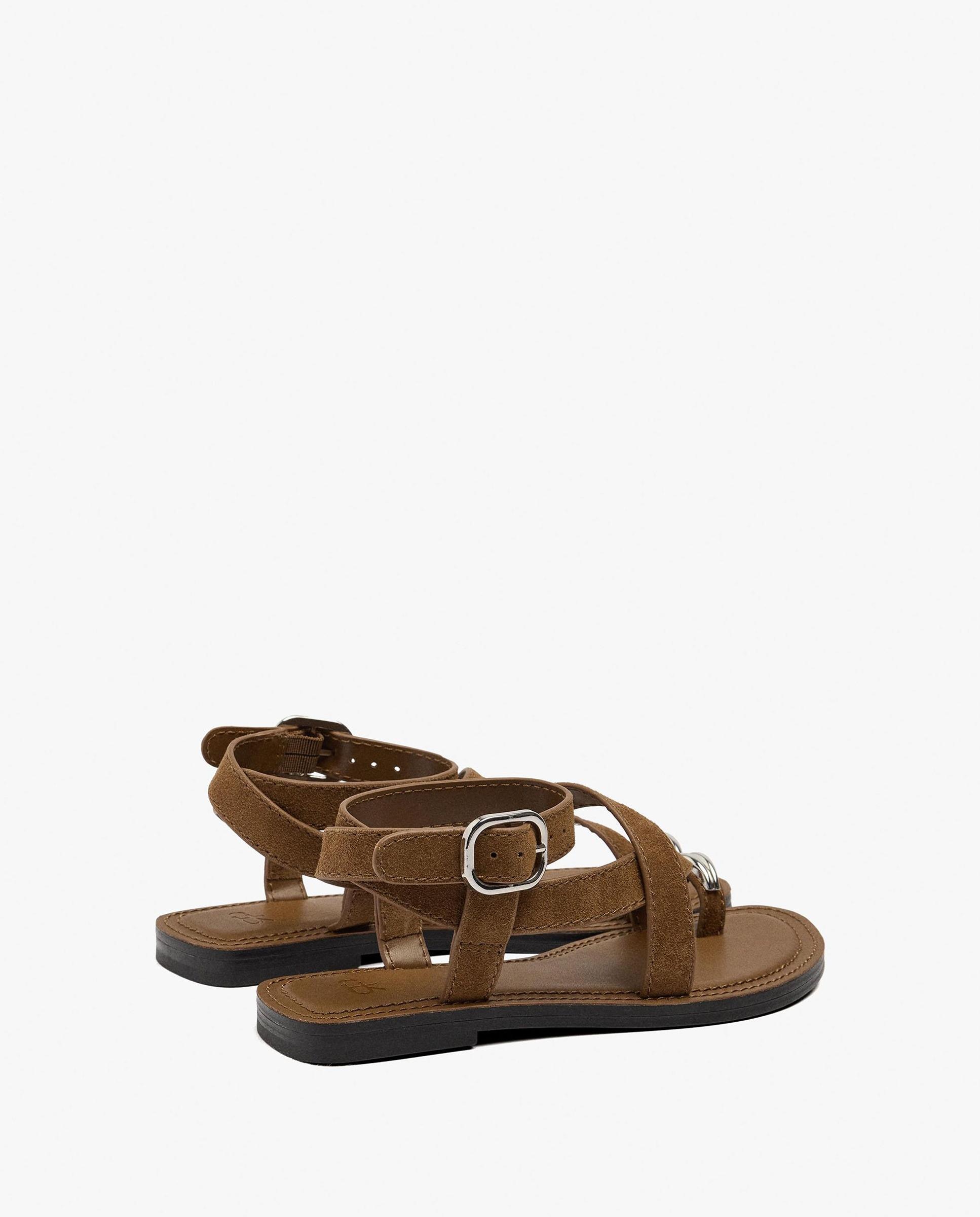 Sandalias de dedo de mujer de piel con tiras cruzadas y cierre de hebilla - Parfois - Camel Camel-4