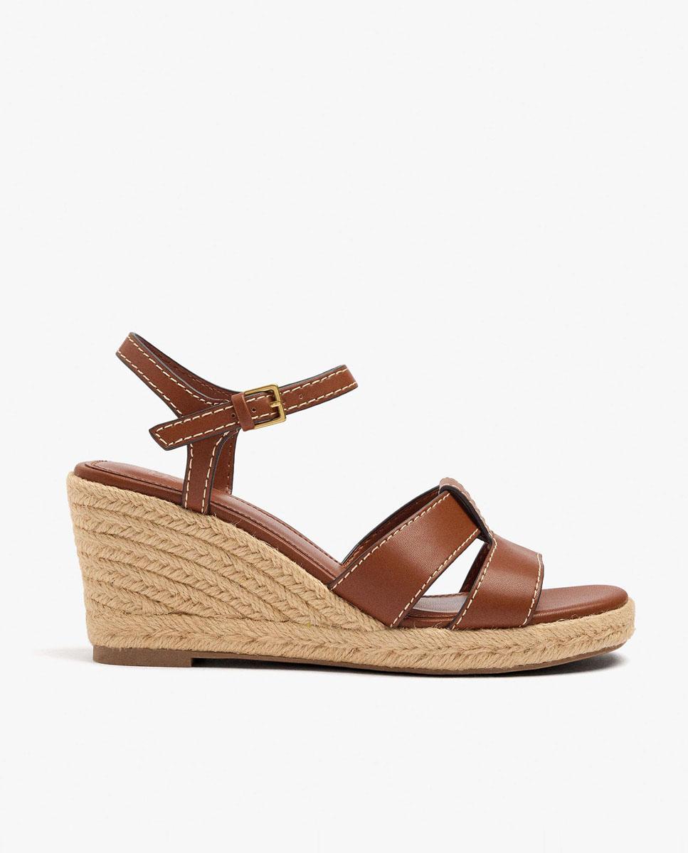 Sandalias de cuña de mujer con cierre de hebilla en liso - Parfois - Camel Camel-1