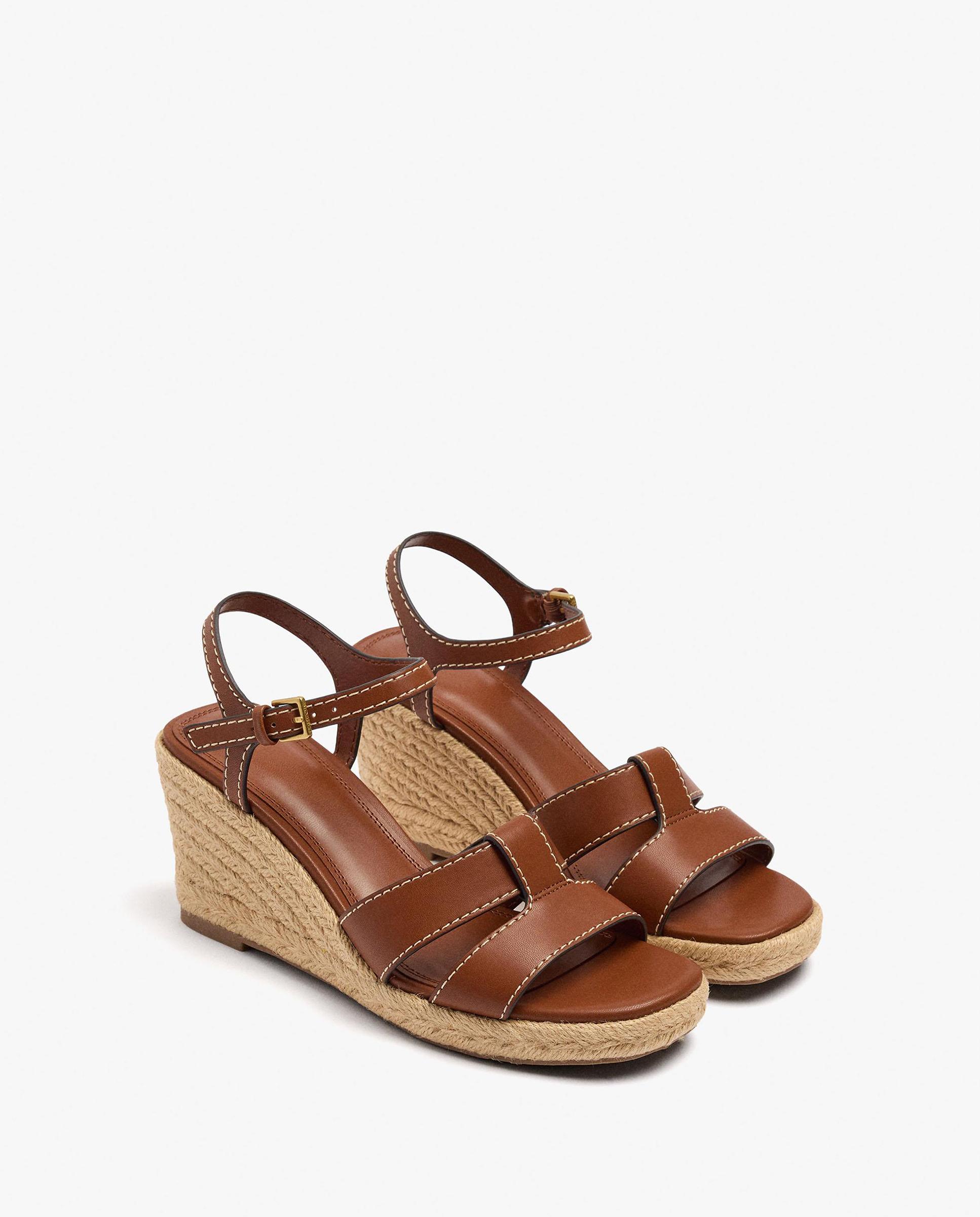 Sandalias de cuña de mujer con cierre de hebilla en liso - Parfois - Camel Camel-2