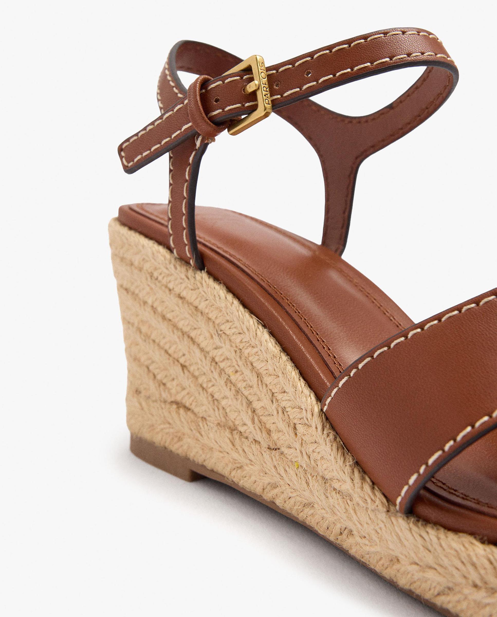Sandalias de cuña de mujer con cierre de hebilla en liso - Parfois - Camel Camel-5